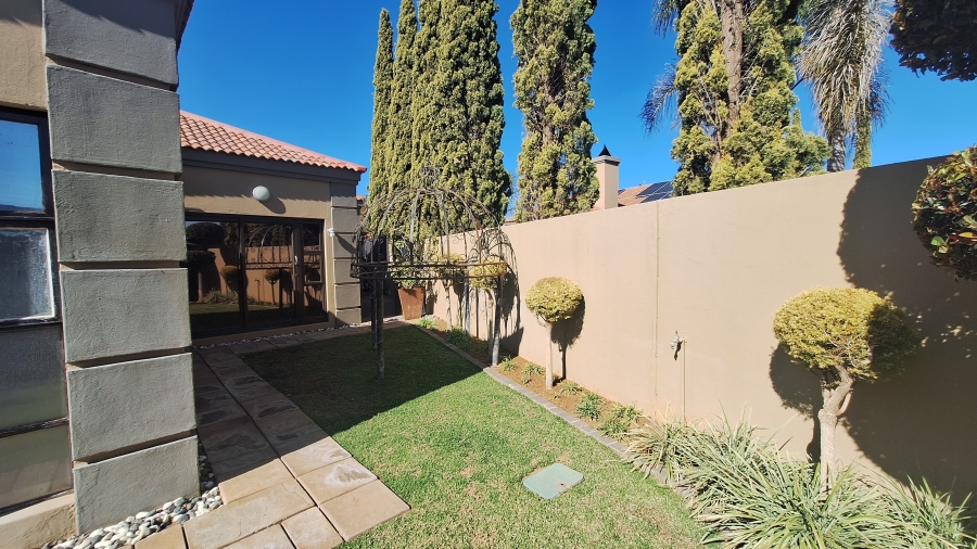 To Let 4 Bedroom Property for Rent in Jim Fouchepark Free State